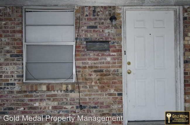 Building Photo - 807 Pecan Cir