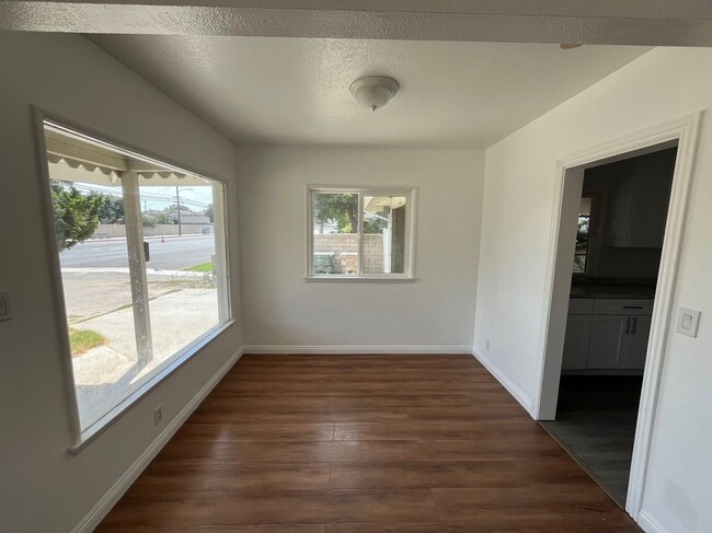 Foto del edificio - 809 S Knott Ave