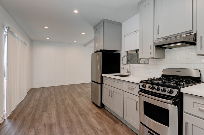 Building Photo - 4136 Grandview