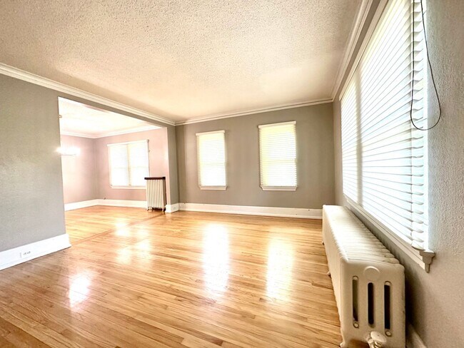 Foto del edificio - 2320 E 2nd St