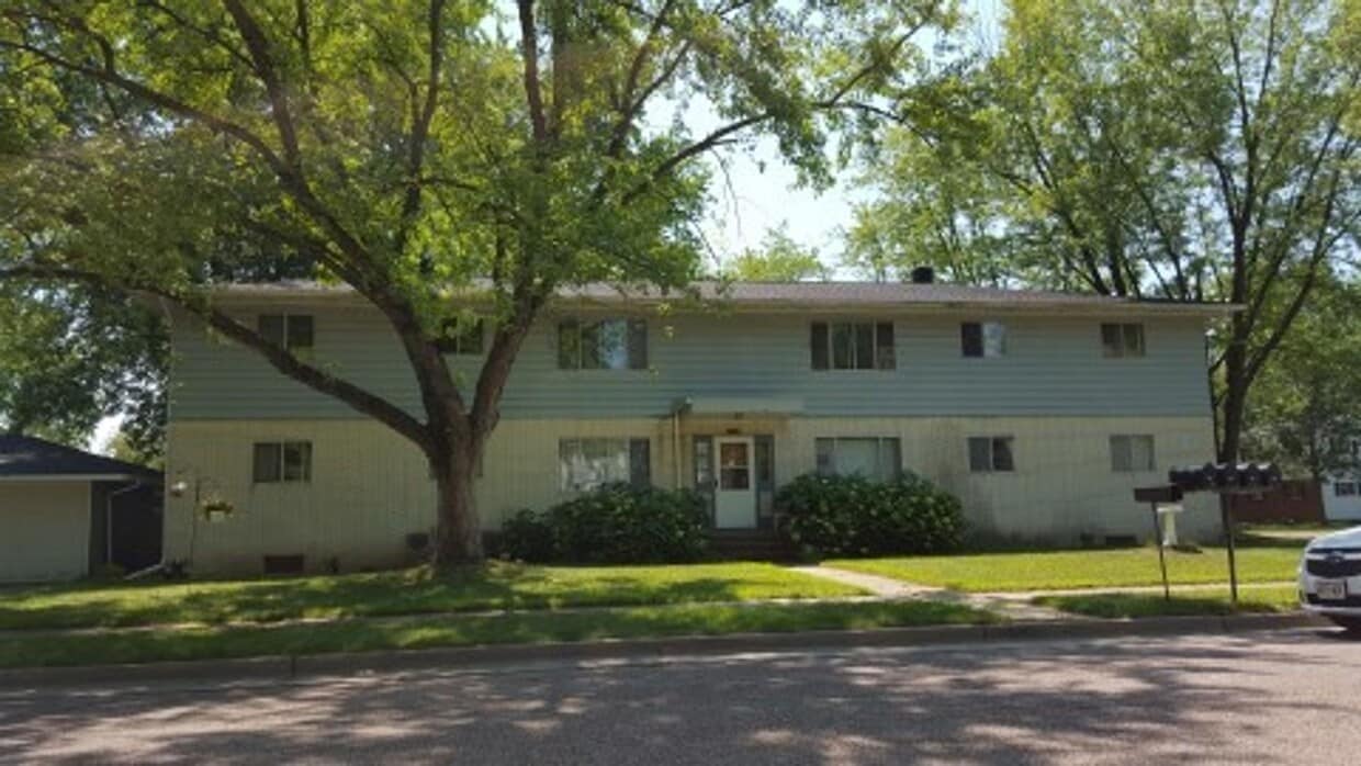 Building Photo - 2231 Wickham Ave
