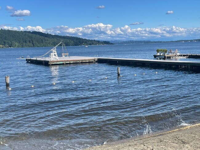 Foto del edificio - 16758 45th Ave NE