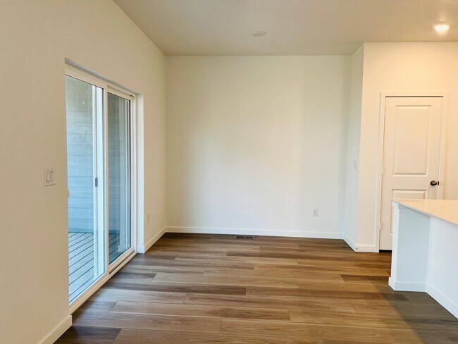 Foto del edificio - 637 Lillibrook Pl