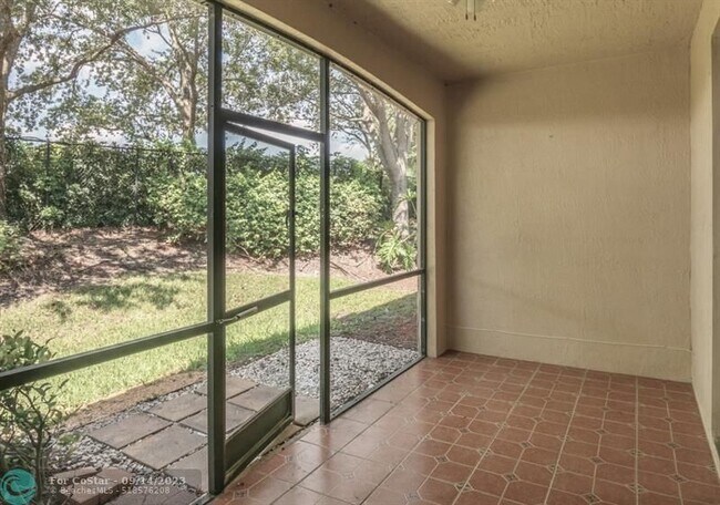 Building Photo - 4232 Vineyard Cir