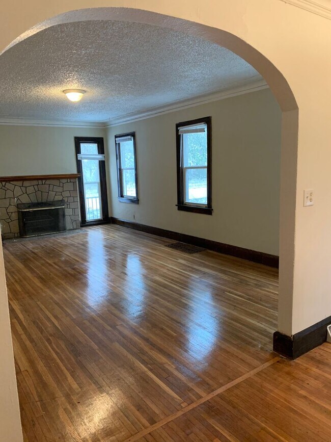Foto del edificio - 4355 N Logan Ave