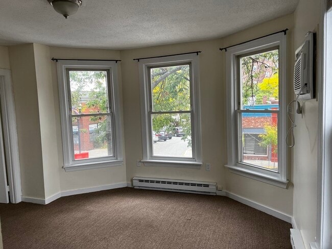 Building Photo - 452 Main St