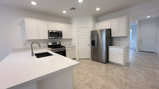 Foto del edificio - 16805 W Shangri La Rd