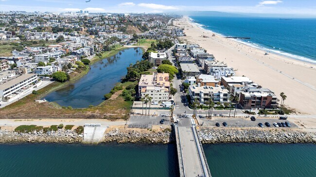 Foto del edificio - 6220 Pacific Ave