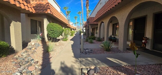 Building Photo - 16510 E Palisades Blvd