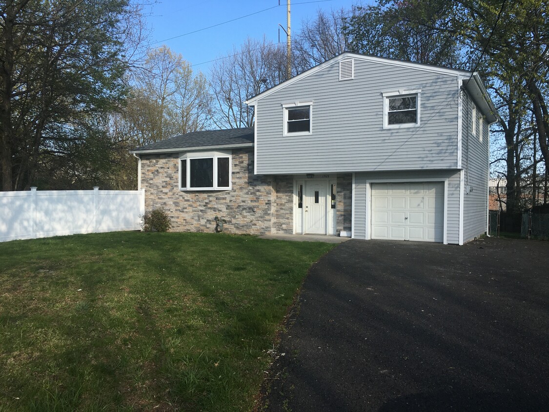 Outside Front view - 1769 Dakota St (Westfield, NJ)