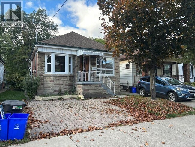 Building Photo - 105 Edgemont St N