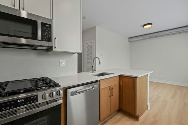 Building Photo - 432 S Maple Ave
