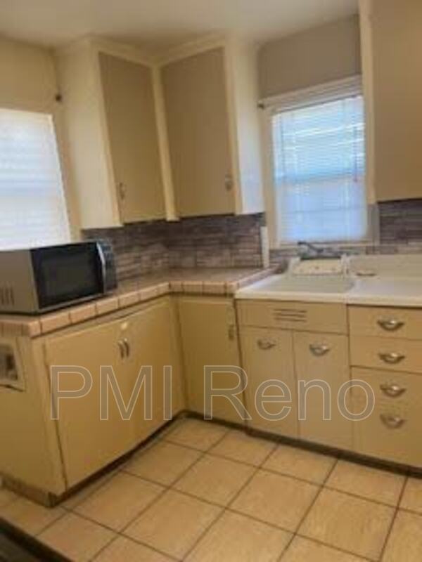 Foto del edificio - 400 1/2 Grand Canyon Blvd