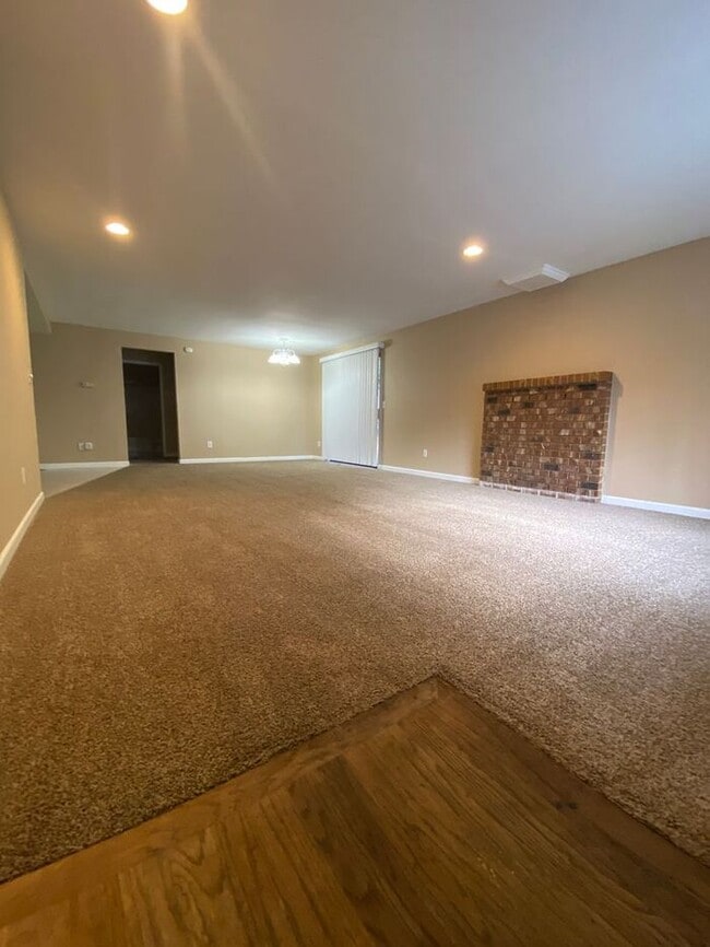 Building Photo - Wonderful 3 Bedroom Duplex in Puyallup!