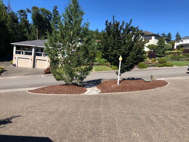 Foto del edificio - UNIQUE RAMBLER with views in Dockside at Kitsap Lake!
