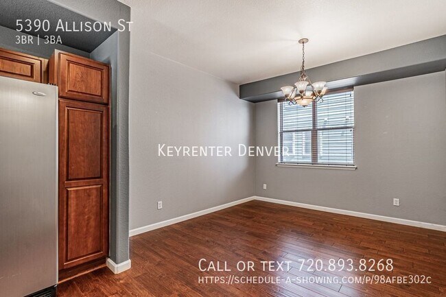 Building Photo - Gorgeous 3 Bed 2.5 Bath Condo in Olde Town...