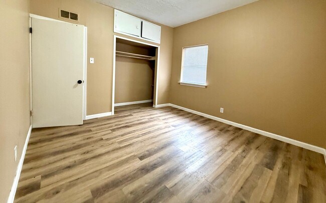 Foto del edificio - 1535 N Jackson Ave