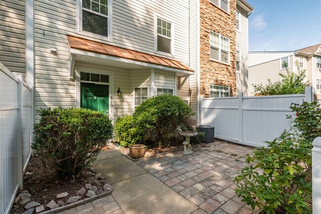 Foto del edificio - AVAILABLE NOW! PET FRIENDLY! Great 3-Story Townhome Located near Wake Forest!