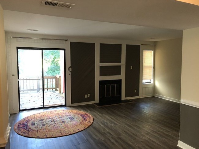 Building Photo - 1733 Early Settlers Rd