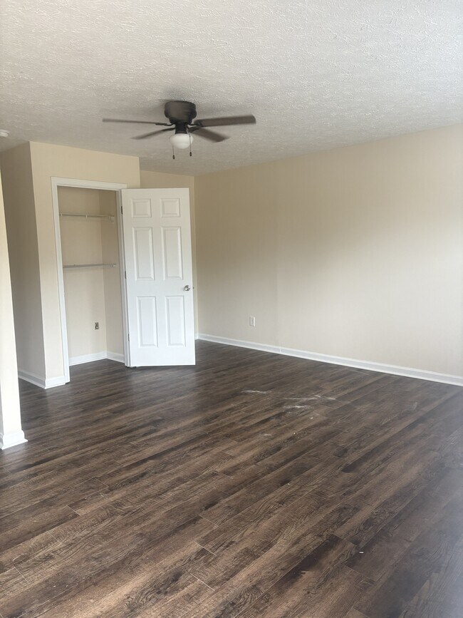 Foto del edificio - 1720 McGregor Ct