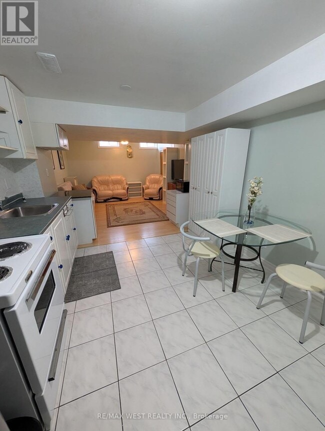 Building Photo - 14 Thornway Ave