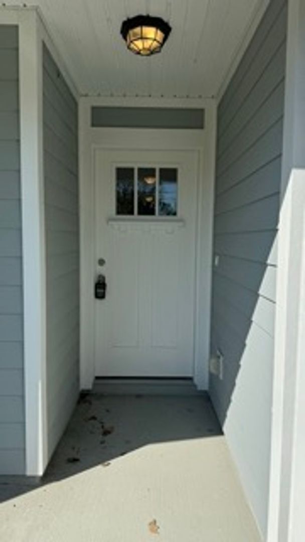 Building Photo - Beautiful new townhome.