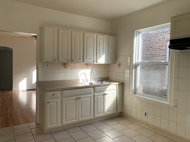 Building Photo - 1810 N Long Ave