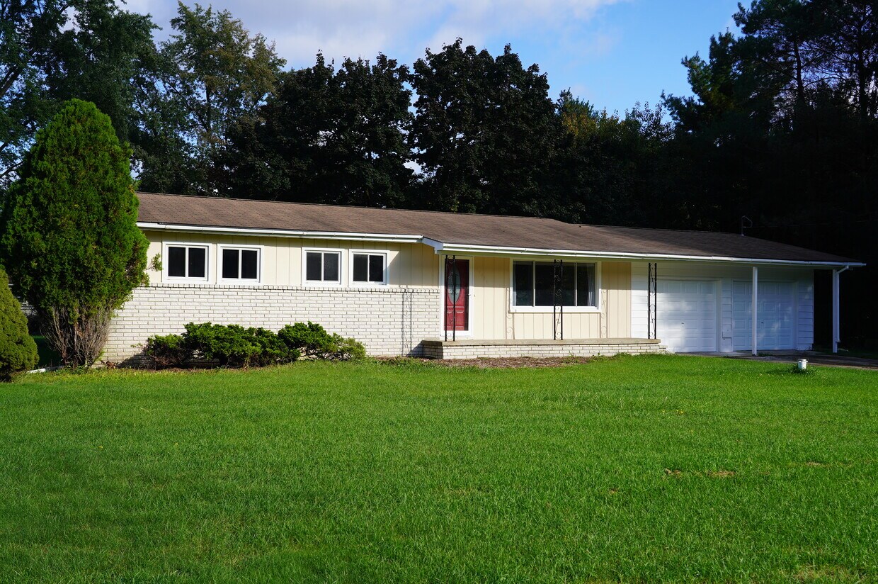 14055 Placid Dr, Holly, MI 48442 House Rental in Holly, MI