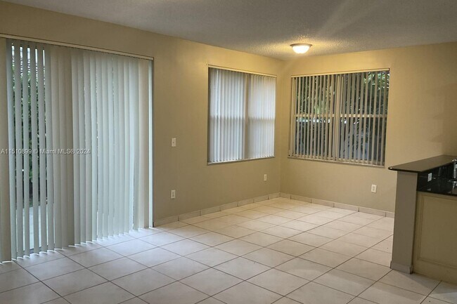 Foto del edificio - 16369 NW 18th St