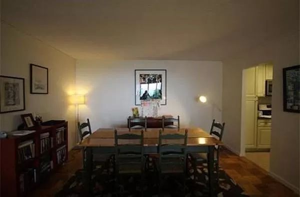 Foto del edificio - 77 Pond Ave