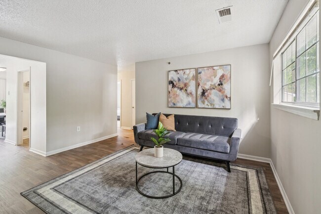 Foto del edificio - 1635 Kenridge Pkwy