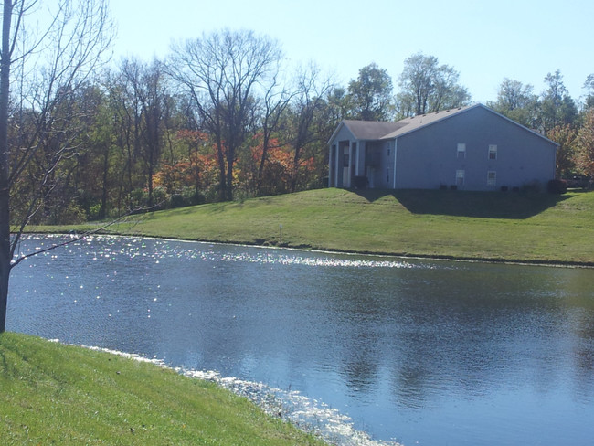 Foto del edificio - Maple Lake Apartments