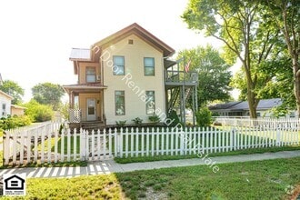 Building Photo - 460 S Elm St