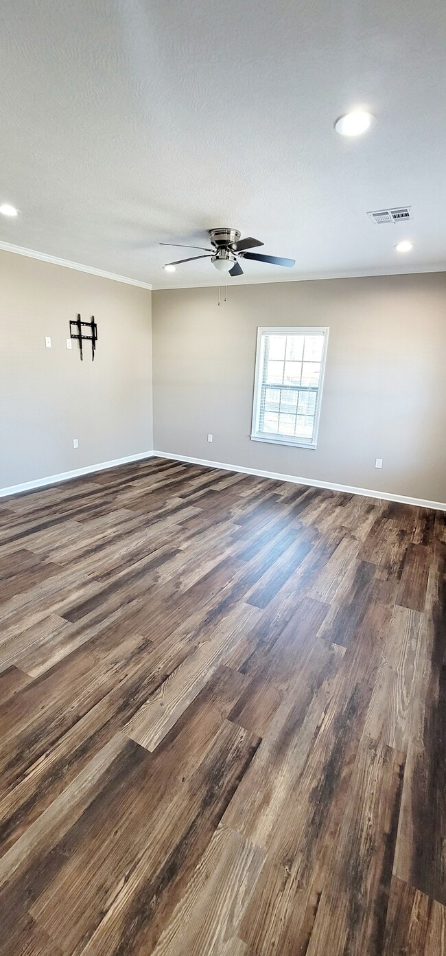 Building Photo - 145 Canterberry St