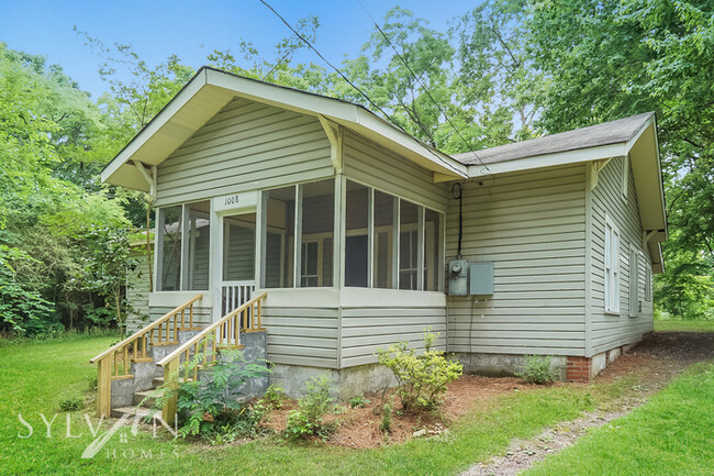 Building Photo - The living is easy in this 3 BR, 2 BA home