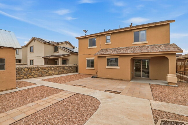 Foto del edificio - 2-story 3 bed 2.5 bath with loft home in Northeast El Paso