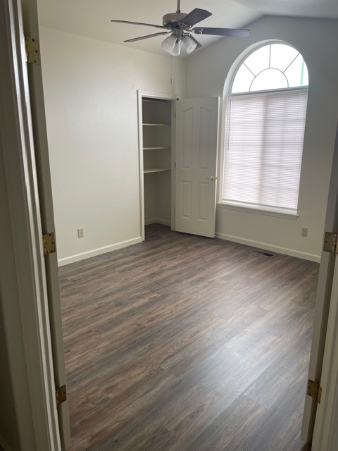 Building Photo - 1227 Green Valley Dr