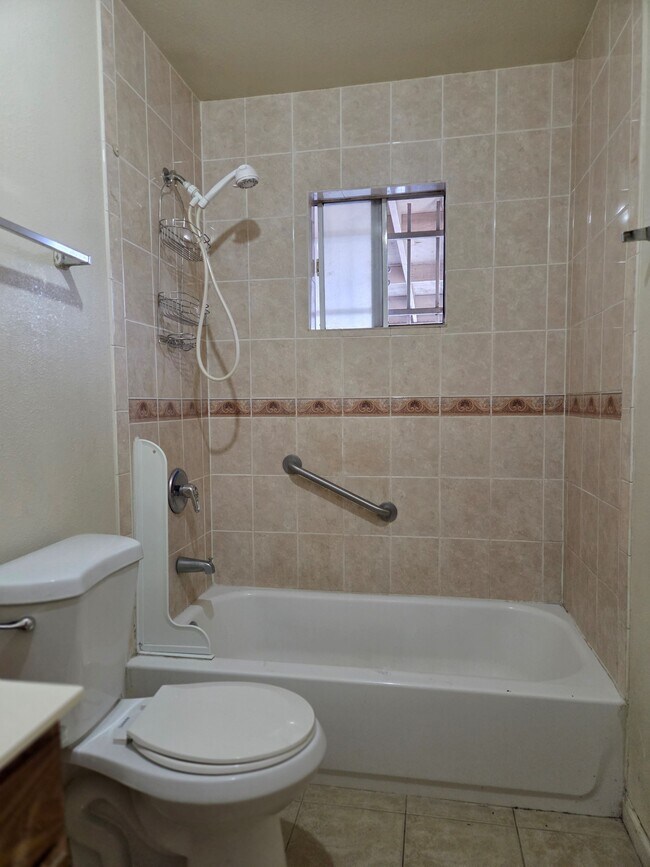 Foto del edificio - 152 E 103rd St