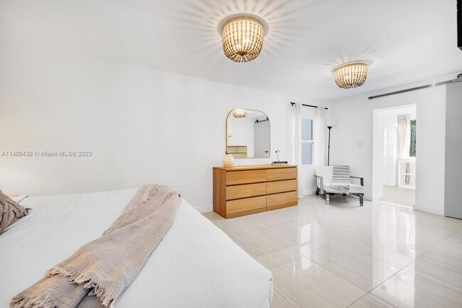 Foto del edificio - 275 NE 89th St