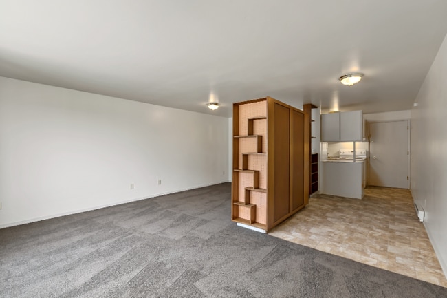 Building Photo - 5515 15th Ave NE