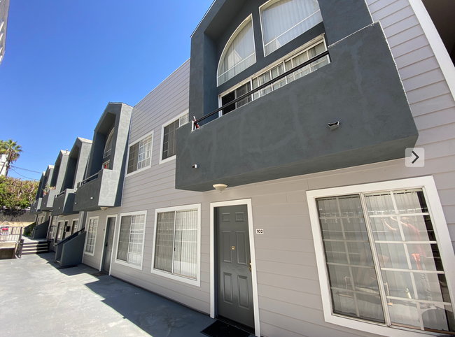14 unit building - 5617 Carlton Way