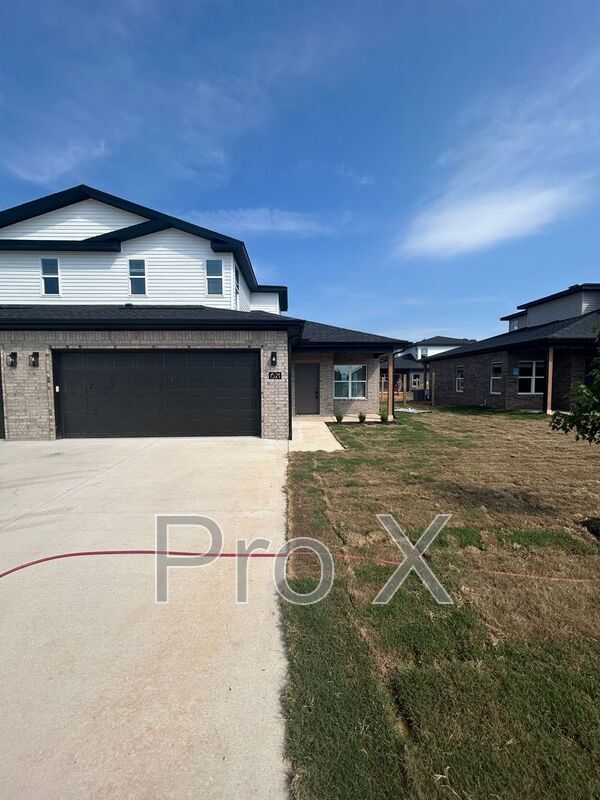 Foto del edificio - 621 Cosmos St