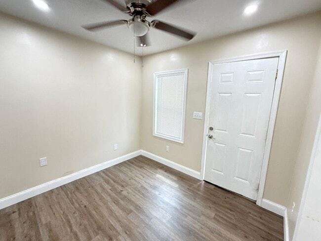 Building Photo - 280 4th Ave
