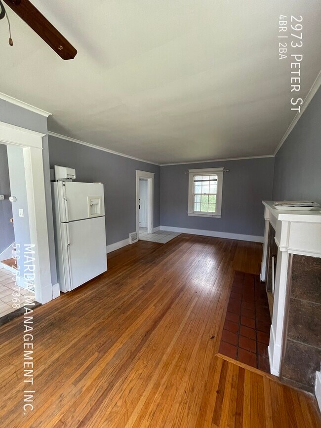 Building Photo - CHARMING 4 BED/2 BATH HOUSE NEAR UofW PLUS...