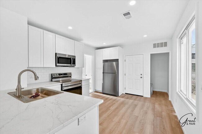 Foto del edificio - 3175-3177 Jacob - Grit and Grind Ventures LLC