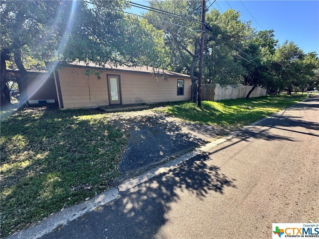 Primary Photo - 1500 Earle St