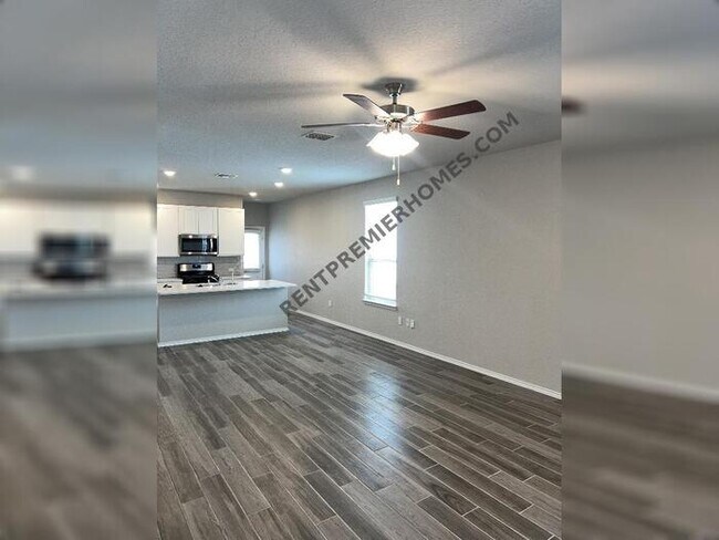Building Photo - 220 Kinsley Wy