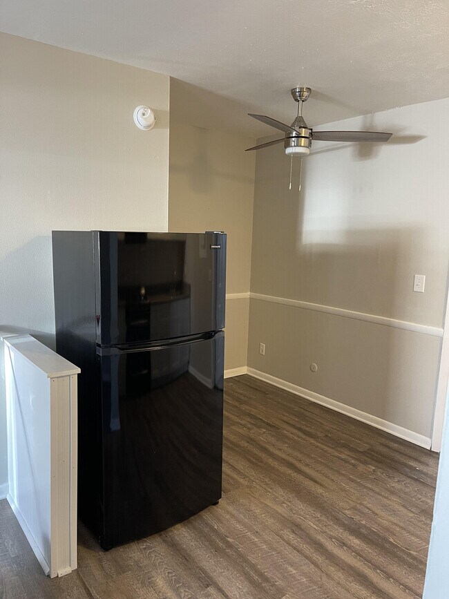 Building Photo - Unit 6