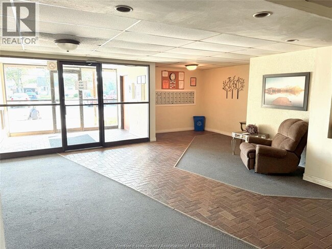 Building Photo - 2565 Lauzon Rd