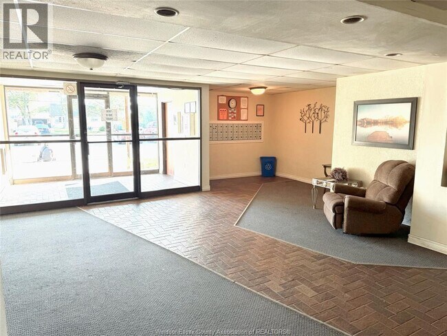 Photo du bâtiment - 2565 Lauzon Rd